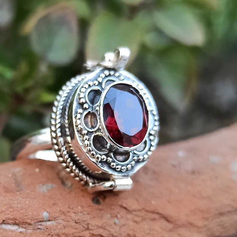 Garnet Gemstone Ring,925 Sterling Silver
Buy AT:

amazon.com/Gemstone-Sterl…

#Redgarnetgemstonering #Elegantdesignring #Uniquestylering #Secretcompartmentring #Vintagestylegift #Giftforlovers #Bridesmaidgift #Giftforlovers #Weddinggift #Dailywearring #Vintageboxjewelry #Gypsygift