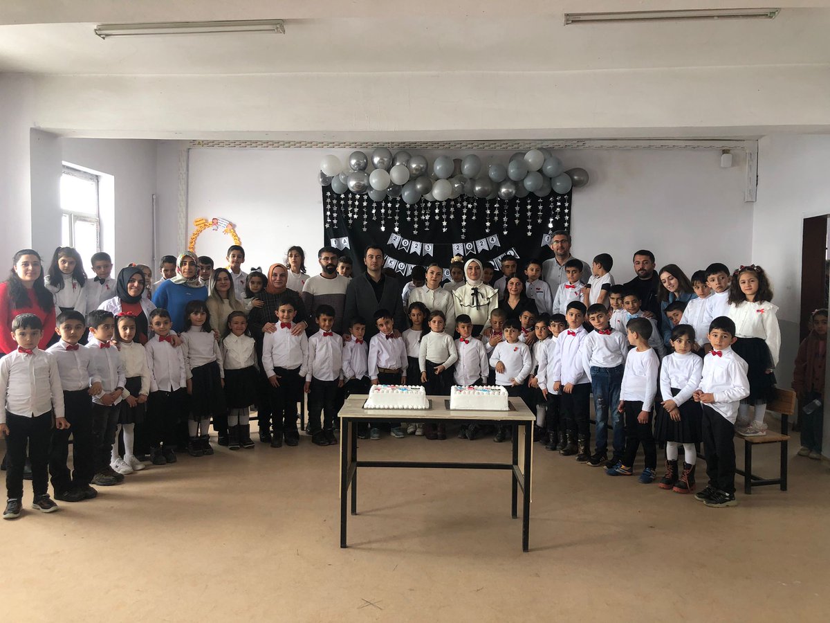 bal_golu's tweet photo. 1. Sınıflarımızın okuma bayramından kareler😊Bir dönem boyunca sabırla öğrencileriyle ilgilenen 1. Sınıf öğretmenlerimiz Yasemin Ünal ve Sümeyye Arslan'a teşekkür ederiz👏
@hasan_kokrek @Ahmetkaya0404 @UtkuKzlkya @EkremKzlkya @agrimem @taslicaymem https://t.co/ydG3KAXrx3