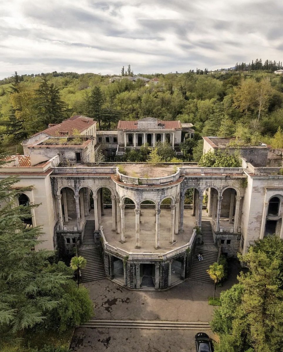 CarteUrbex's tweet photo. • Guide Urbex •
•
➺ https://t.co/qtXo28AILG 🗺
•
➺ Photo: @vassabi0 
➺ Follow: @CarteUrbex 
➺ Tag: #carteurbex
•
#urbex #urbexfrance #abandoned #urbexphotography #decay #urbexworld #abandonedplaces #urbexexploration #urbexphoto #photography #urbexplaces #lostplaces https://t.co/92XKbKZCiM
