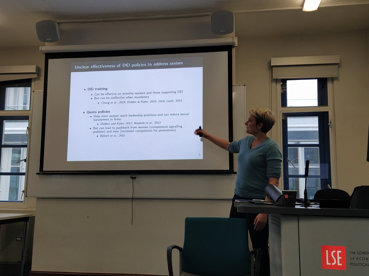 The Women in the Workplace workshop has started @LSESocialPolicy ! First presentation by Anne Boring shows important social desirability bias in attitudes towards sexism and DEI policies in the workplace. @MargauxSuteau @Sevilla_Almu @Paola_Profeta