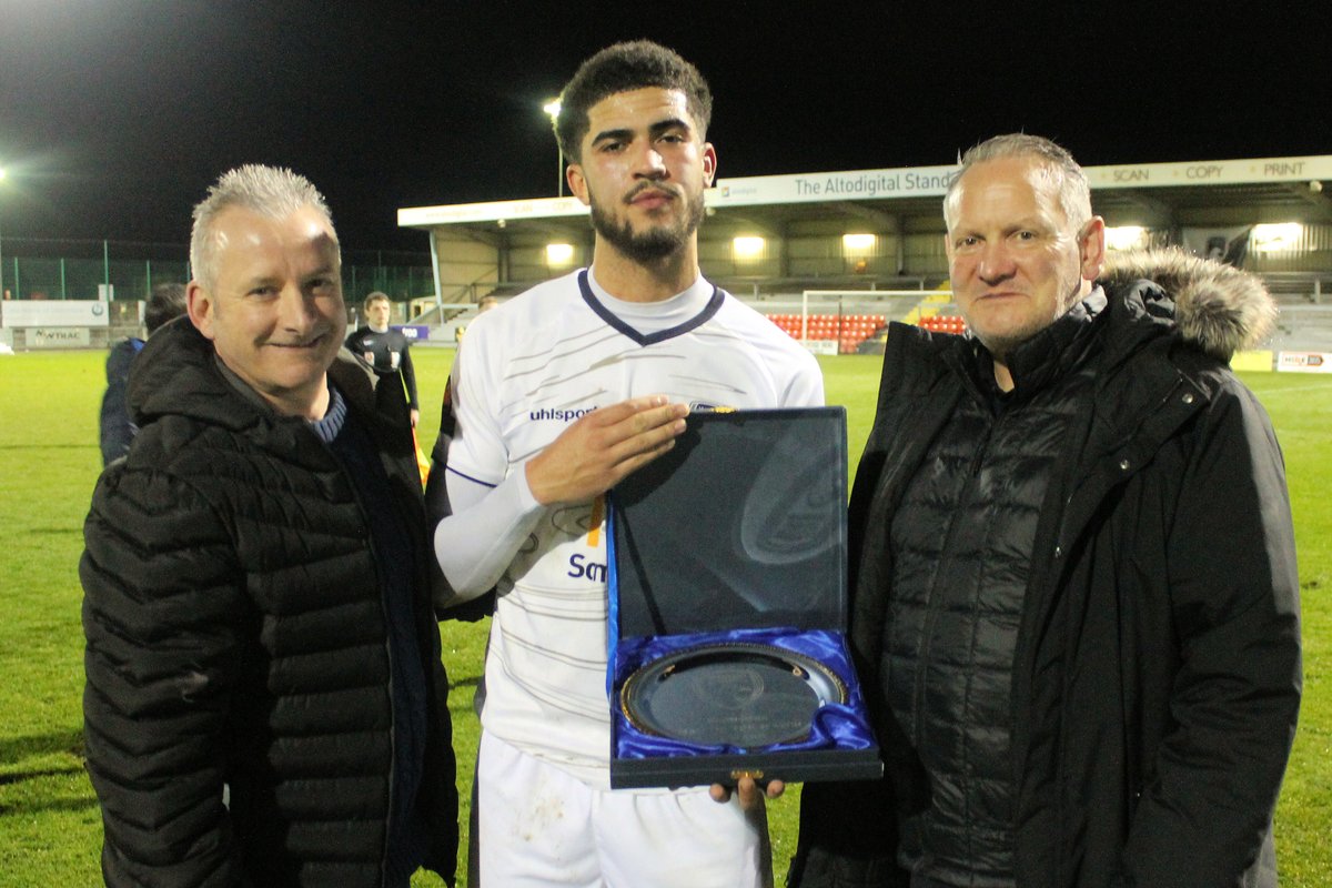 Yesterday's matchday sponsors SafeDigging presented Raphael Araoye with the Man of the Match award following the final whistle ⚽️

📷 Ade Threasher

#WsMAFC ⚪️⚫️
