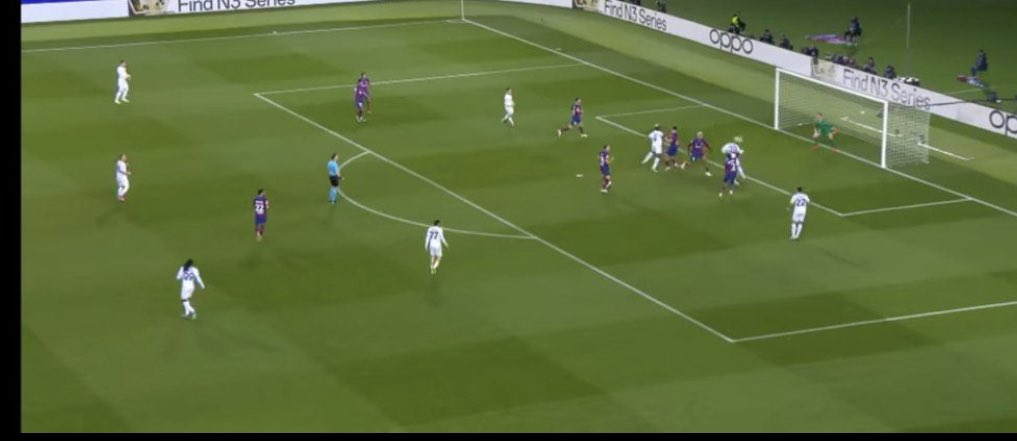 Revisando el Barça-Nápoles. No paro de leer que fue un partidazo de Cubarsí. Sin embargo:

1. Pierde a Di Lorenzo y ter Stegen tiene que hacer un paradón
2. Falla el pase que provoca el gol del Nápoles 
3. Penalti sobre Osimhen
4. Pierde la marca de Lindstrom que perdonó el 2-2