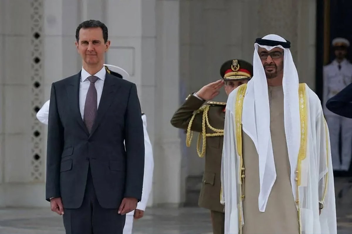الرئيس #الأسد يتبادل التهاني مع شقيقه الشيخ #محمد_بن_زايد رئيس دولة الإمارات بمناسبة حلول شهر رمضان المبارك 
حفظ الله البلدين الشقيقين 🇸🇾🇦🇪