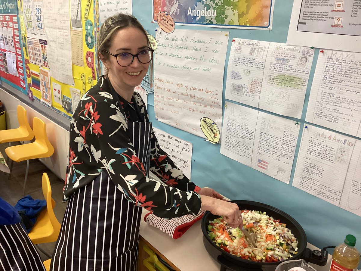 chadvaleprimary's tweet photo. #4vale Making paella for everyone! Delicious. Thank you Mrs Cutts https://t.co/ZIkJrckMUo