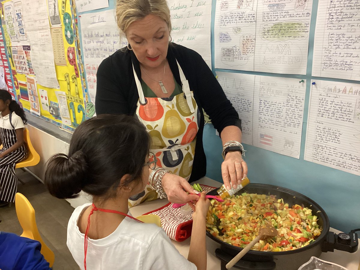 chadvaleprimary's tweet photo. #4vale Making paella for everyone! Delicious. Thank you Mrs Cutts https://t.co/ZIkJrckMUo