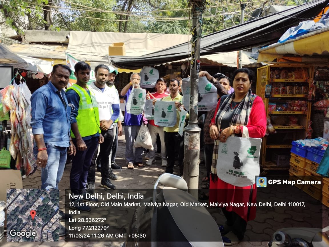 MCD South Zone,SSIPL-IEC-Team under the guidance of @DCSOUTHZONE Conducted an awareness drive among the shopkeepers and visitors of the market on waste segregation at source and No to SUP at Bhagat Singh Market, Malviya Nagar @LtGovDelhi @OberoiShelly @GyaneshBharti1