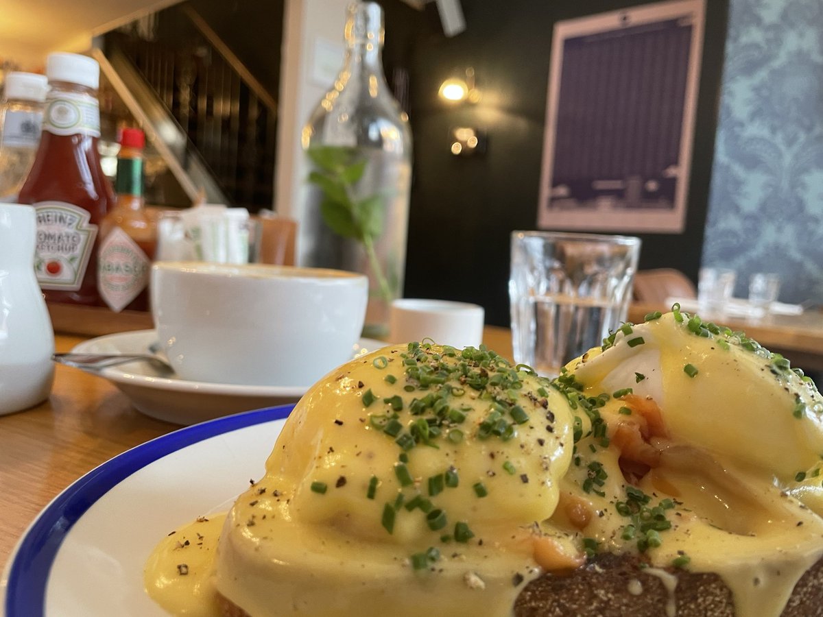 RobJeffries's tweet image. Wow. The most awesome breakfast this morning at @StickyWalnut 😍

Them eggs 🍳🤤
Sausage muffin to die for!

Seven days a week - no excuses Hoole/Chester to come in! #PerfectBreakfast