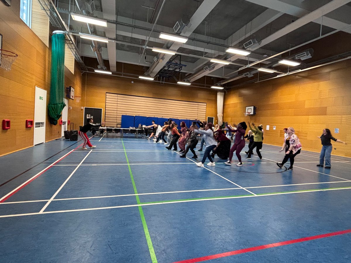 La_ce_Y's tweet photo. First work shop of the day complete. Lots of fun and sweat at Zumba. A huge thank you to @FionaLedgard to supporting our student nurses wellbeing. @MMUPBLTutors @CongraveAmy @ClinicalPoet @MarkHayter1 https://t.co/GqgtIqCY2u