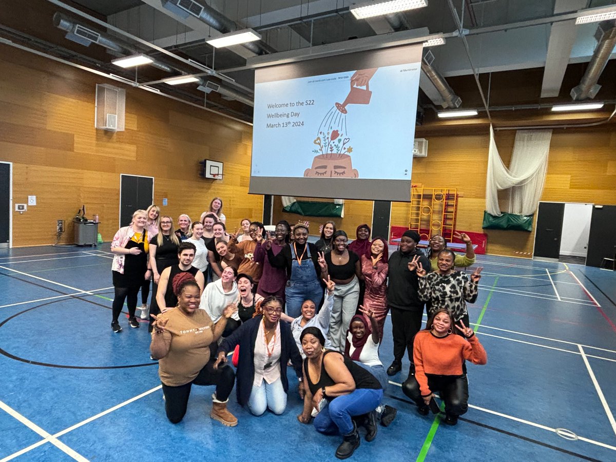 La_ce_Y's tweet photo. First work shop of the day complete. Lots of fun and sweat at Zumba. A huge thank you to @FionaLedgard to supporting our student nurses wellbeing. @MMUPBLTutors @CongraveAmy @ClinicalPoet @MarkHayter1 https://t.co/GqgtIqCY2u