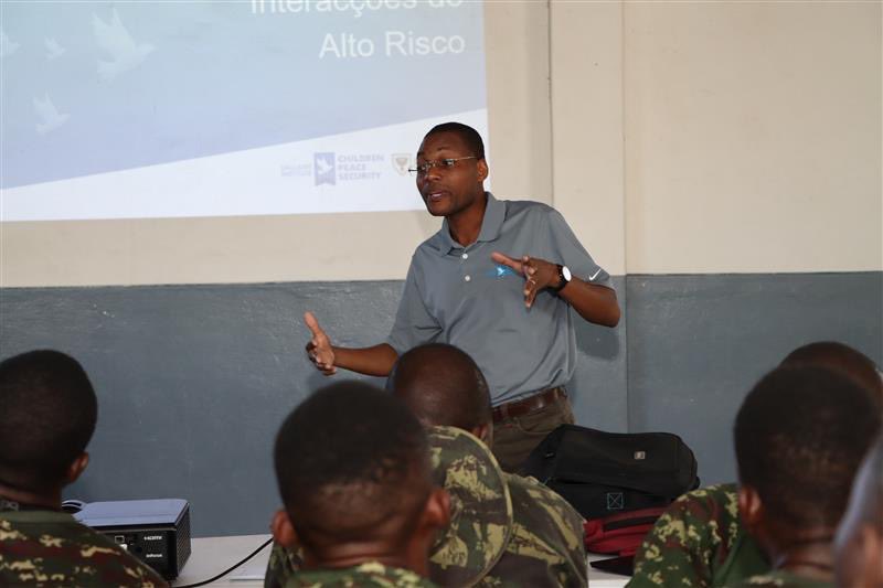 This training, conducted in partnership with the @DallaireInst, is key to protecting and promoting the rights of children affected by armed conflict in Mozambique. #ForEveryChild, safety and security.
