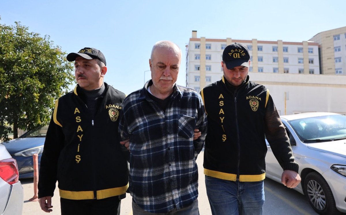 Adana’da oğlunu öldüren baba tutuklanırken, ifadesinde oğlunun uyuşturucu parası istediğini, verdiği 200 lirayı beğenmeyip, "uyuşturucuya zam geldi 100 TL daha ver" dedikten sonra öldürdüğünü, önce oğlunun kendisine satırla saldırdığını, çok pişman olduğunu söylediği öğrenildi.