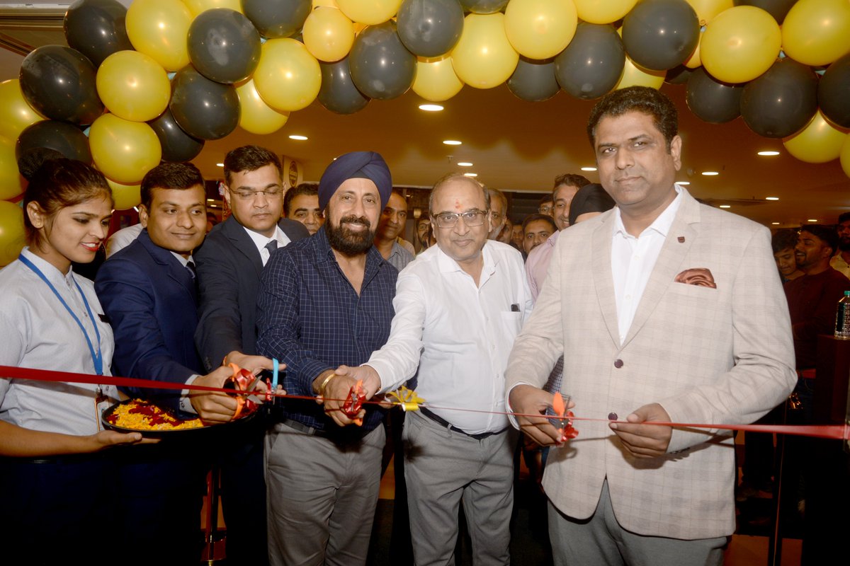 RajhansCinemas's tweet photo. Indore! We’re officially open!
Here’s a glimpse of the Inauguration ceremony!🥳

Book your tickets only at Rajhans Cinemas, where luxury meets entertainment.✨

#RajhansCinemas #GrandLaunch #Indore #EnjoytheMovie #OneOfIndiasLeadingCinemaChains #LuxuryCinemas #PrimeLounge https://t.co/tlX1XGm2TA