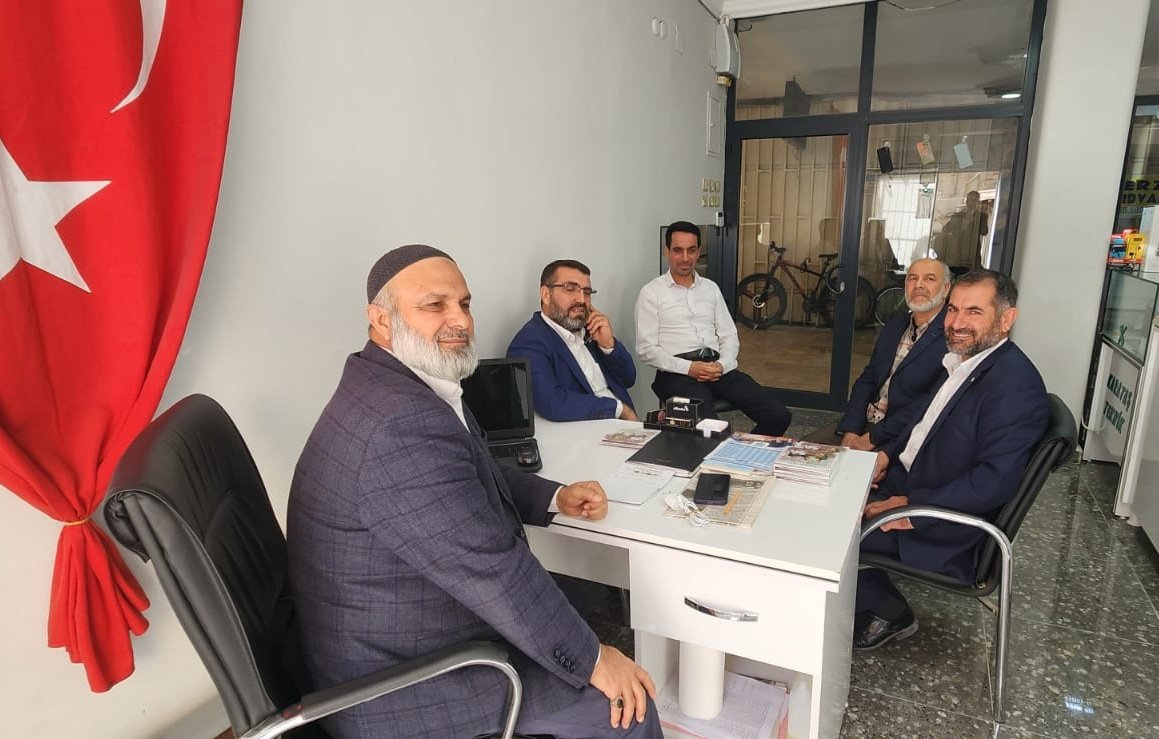 İlçe Başkanımız Sn.Hikmet Tanış beraberindeki heyet ile "Tarsus Elektrik Teknisyenleri Esnaf ve Sanatkarları Odası Başkanı Mahsun Karataş beyefendiyi ziyaret ettiler.
