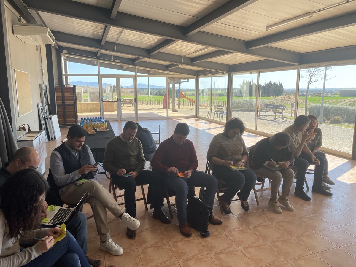 lifeeCOadapt50's tweet photo. Celebrem la taula territorial de l'Alt Empordà amb agents dels sectors agroramader, forestal i turístic del territori @adri_noc per posar en comú les necessitats en matèria d'adaptació al canvi climàtic i identificar possibles accions a realitzar del projecte #LifeeCOadapt50 https://t.co/vZ1nVvkI5F