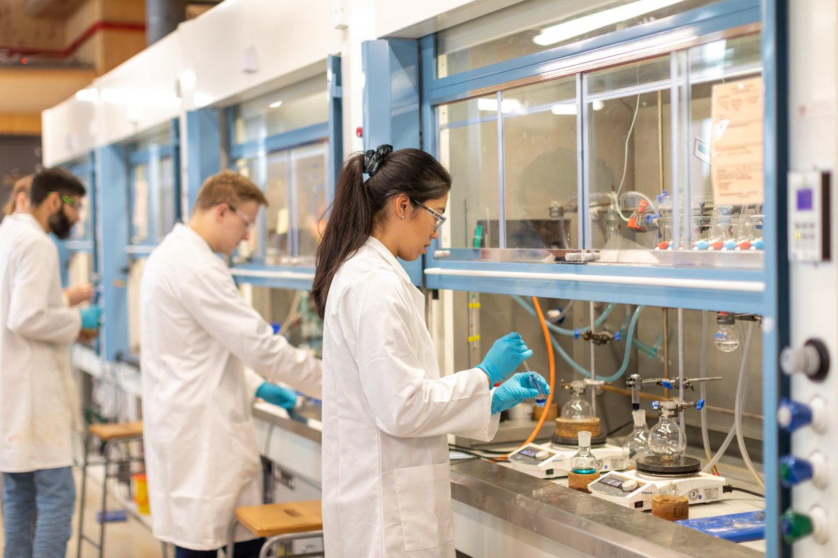 .<a href="/UniofNottingham/">Uni of Nottingham #WeAreUoN</a> has been awarded 5 centres for doctoral training by <a href="/EPSRC/">Engineering and Physical Sciences Research Council</a>, part of a record £1bn investment in training the UK's innovators of the future.

Congratulations to all involved in this fantastic achievement! 🎉

#CDTs #PhDs #WeAreUoN