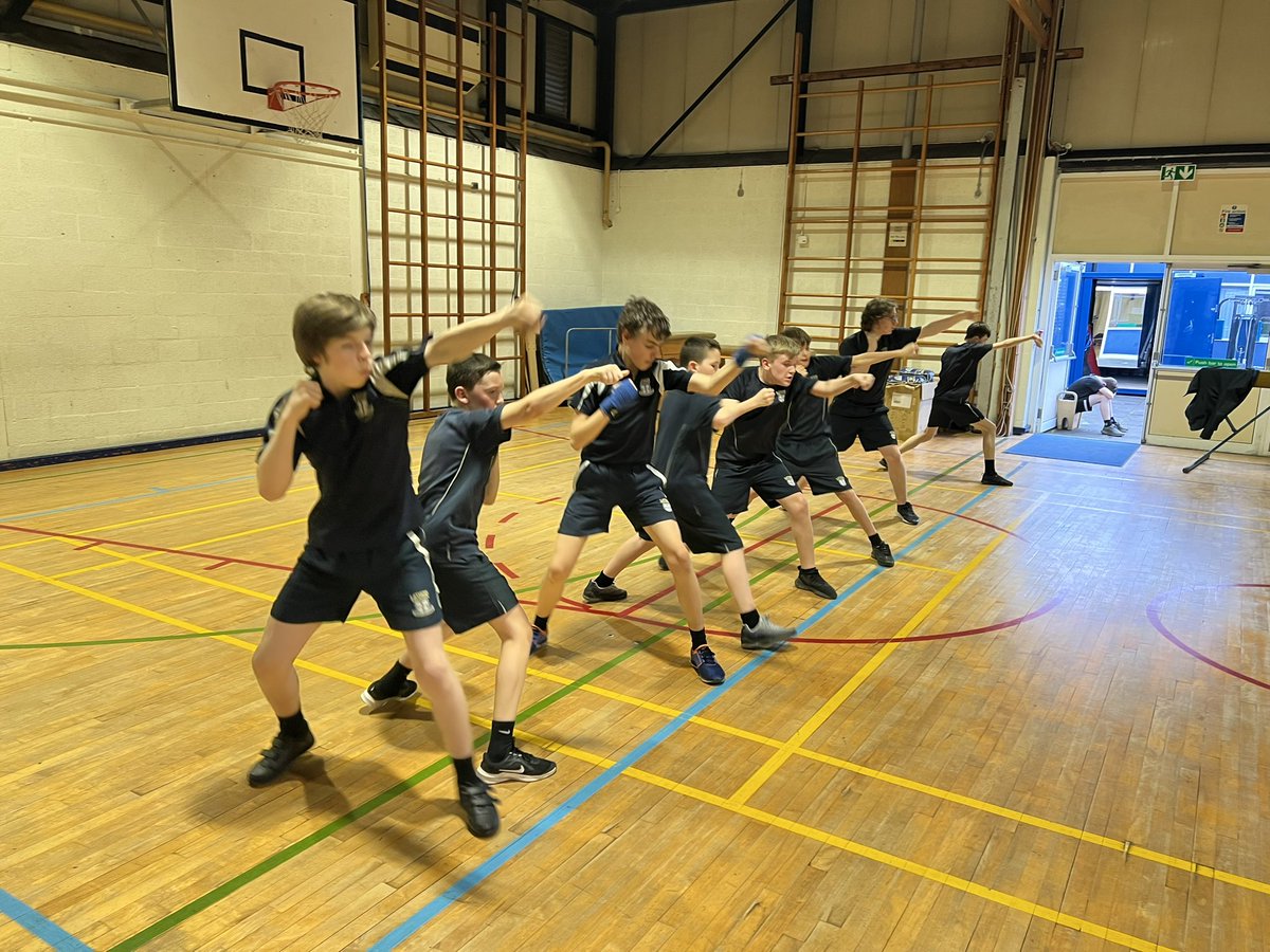 Another great session yesterday down @LathomHS , all the students gave 💯🥊 @ActiveLancs @England_Boxing @EmpireFightingC @Sport_England @ActivePartners_ @RMActiveLancs