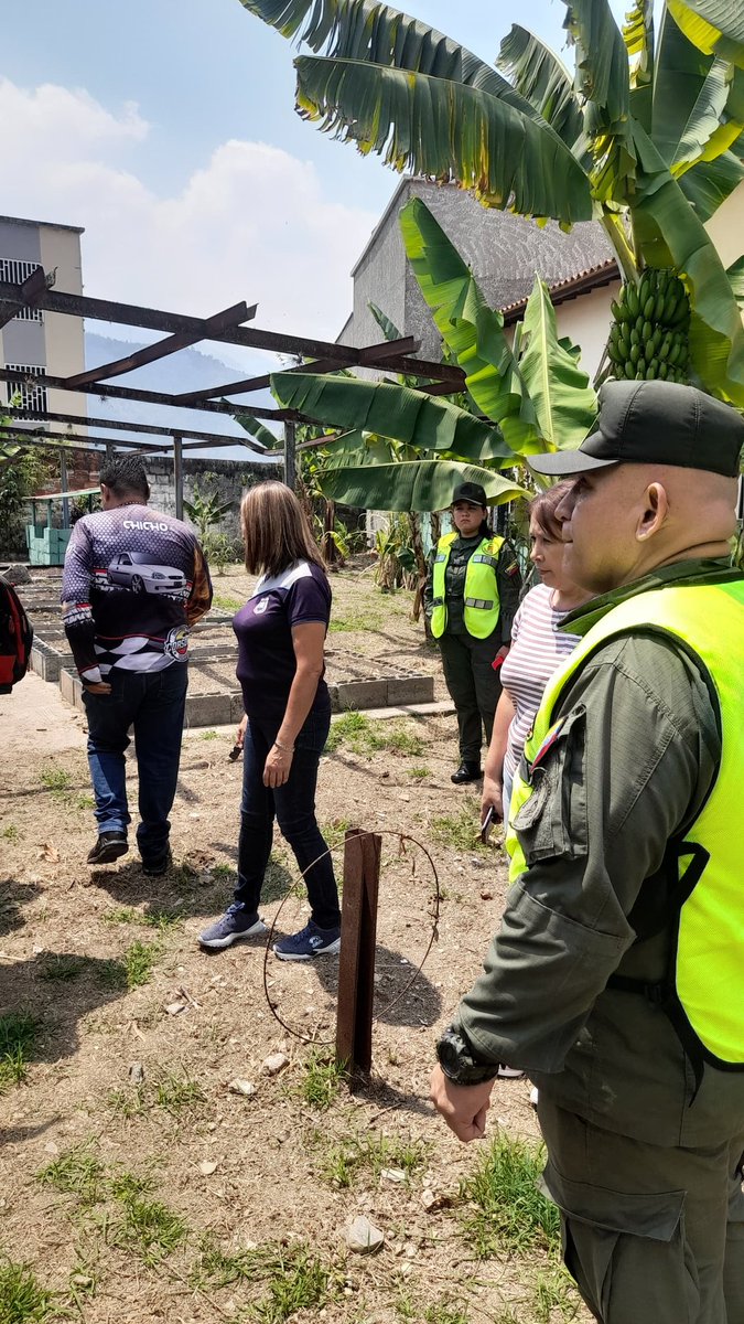BoconoAlcaldia's tweet photo. 📢#13Mar La U.E Monseñor Jáuregui recibe dotación de materiales solicitados a través de la VenApp del Buen Gobierno, para de forma integral recuperar diversas áreas de la institución educativa. El presidente @NicolasMaduro presente y dando respuestas a las escuelas de Boconó. https://t.co/UzgE5MQQkN
