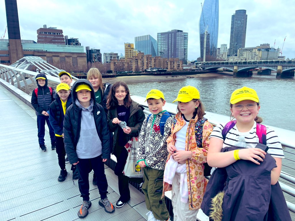 pp_accrington's tweet photo. #groupwaites on our way to @The_Globe this morning. https://t.co/6TmTtUtfWY