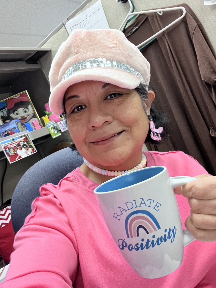 rosietexecano's tweet photo. On Wednesdays I wear pink, but I’m not a mean girl 😝Today I celebrate 4 years 5 months of sobriety from alcohol. Have a wonderful Wednesday! ❤️💡⚾️ #sobermom #sobriety #onedayatatime #wedorecover #pink #meangirls https://t.co/DPVerCyKto