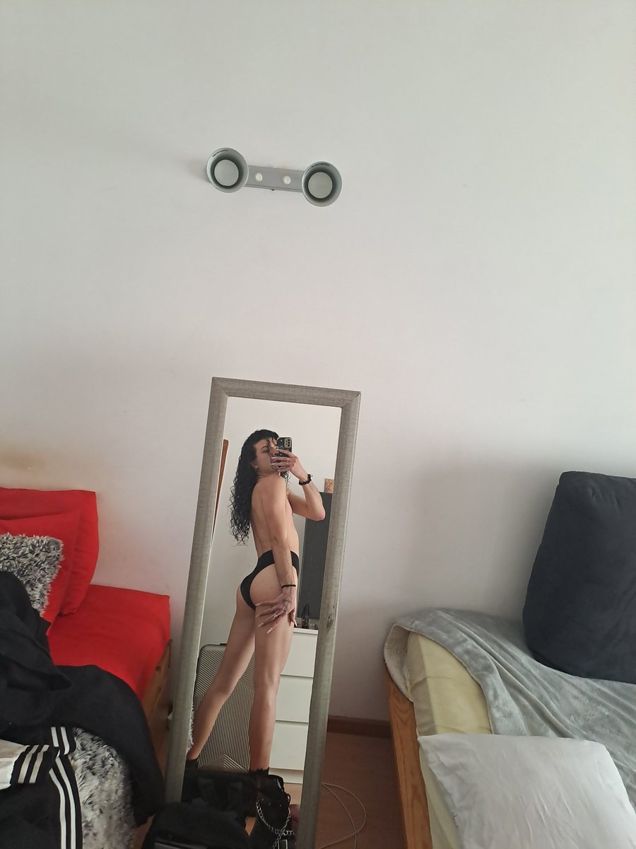 Hellebora tweet media