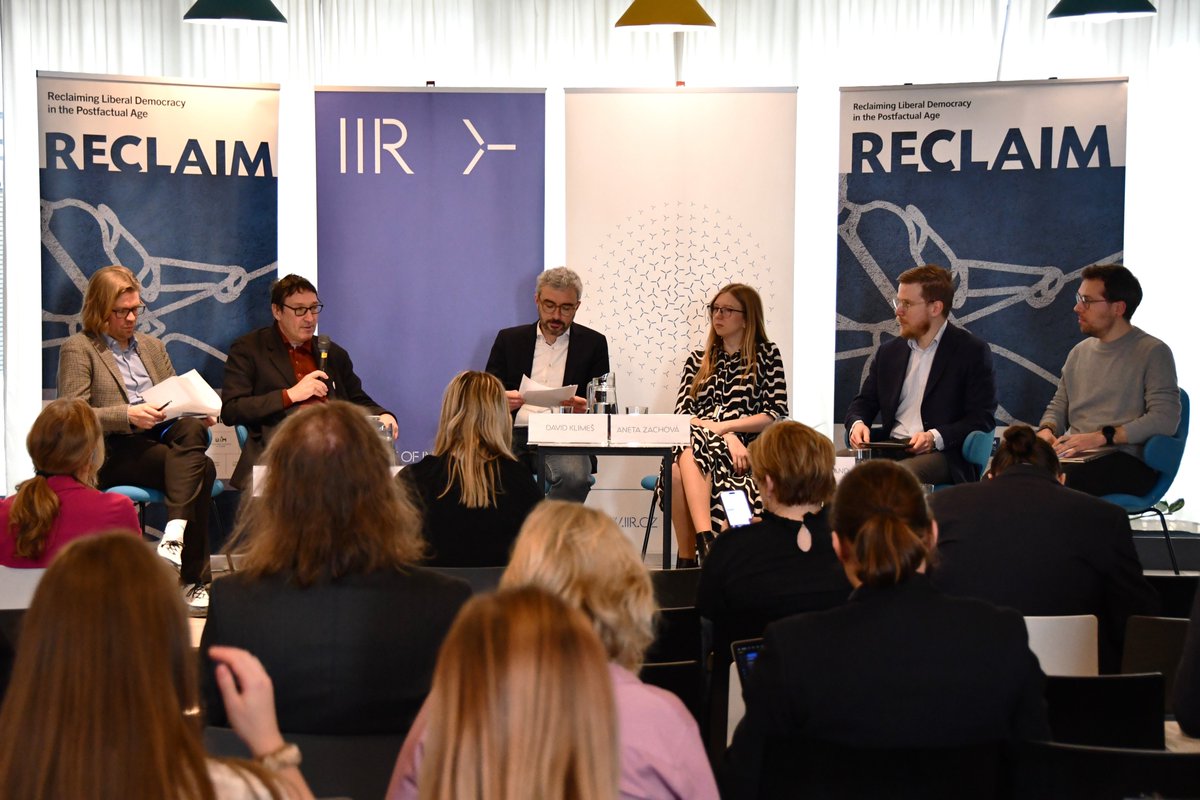 Part 2⃣ of the @RECLAIM_HEU conference: an exchange on the role of journalism in the new media age

@HansJoergTrenz, @martinmoland & @JacopoCustodi spoke with @david_klimes (CEO of the Endowment Fund for Independent Journalism) & @AnetaZachova (Editor-in-chief, @euractiv_cz)