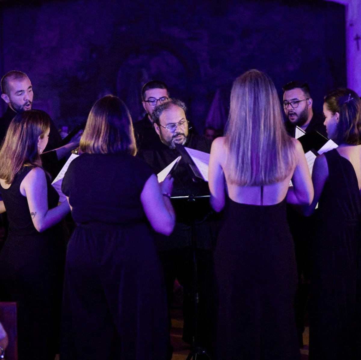 ¿Te gusta cantar y la música antigua? Te estamos buscando!👀
Te recordamos que la convocatoria para #AVocalCdM sigue abierta y ofrecemos 16 becas, ¡no lo dejes pasar!
toda la info en 👉🏻 academiacdm.es
<a href="/MarcoeLeonDeOro/">Marco Antonio García de Paz (MGP)</a> #coro #Becas