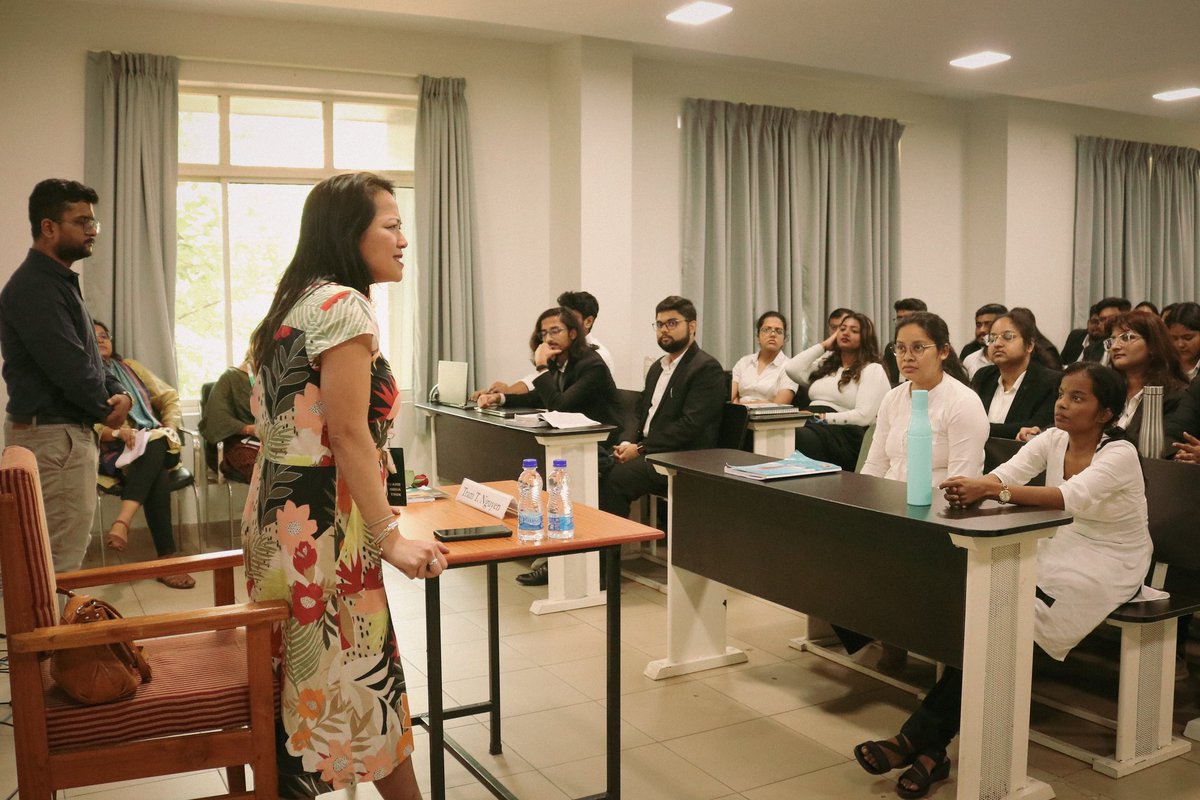 KIITUniversity's tweet photo. A group of Harvard delegates, including students and alumni from Harvard Kennedy School, visited #KIIT as part of the Harvard India Trek. They participated in various activities and engaged in discussions with our #KIITians on topics related to their interests and curriculum.

#HarvardDelegates #CulturalExchange