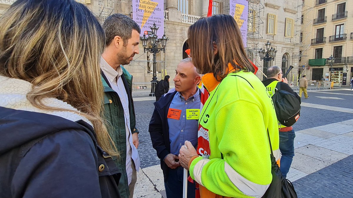 CCOO Indústria Catalunya (@ficcoocat) on Twitter photo <a href="/annanunezv/">Anna Núñez</a> <a href="/ccoocatalunya/">CCOO de Catalunya</a> <a href="/caramchico/">raúl lópez</a> <a href="/jordifauca/">JORDI FAULON</a> <a href="/imesapibcn/">Imesapi SS CCOO BCN</a> <a href="/FICCOOBCNES/">CCOO INDUSTRIA DEL BARCELONES</a> <a href="/MCanteroSanchez/">Manuel Cantero</a> <a href="/CristinaTorreL/">Cristina Torre</a> <a href="/Emaciasro/">Emilia Macias Rosado</a> <a href="/lilianareyesmpl/">Liliana Reyes</a> El comitè de #IMESAPI ha traslladat al regidor Catalunya en Comú Guillem Lopez les reivindicacions de la plantilla. L'Ajuntament i l'empresa segueixen sense donar resposta a les demandes de la plantilla.
Divendres farem una nova jornada d'aturades! <a href="/annanunezv/">Anna Núñez</a> <a href="/ccoocatalunya/">CCOO de Catalunya</a> <a href="/caramchico/">raúl lópez</a> <a href="/jordifauca/">JORDI FAULON</a> <a href="/imesapibcn/">Imesapi SS CCOO BCN</a> <a href="/FICCOOBCNES/">CCOO INDUSTRIA DEL BARCELONES</a> <a href="/MCanteroSanchez/">Manuel Cantero</a> <a href="/CristinaTorreL/">Cristina Torre</a> <a href="/Emaciasro/">Emilia Macias Rosado</a> <a href="/lilianareyesmpl/">Liliana Reyes</a> El comitè de #IMESAPI ha traslladat al regidor Catalunya en Comú Guillem Lopez les reivindicacions de la plantilla. L'Ajuntament i l'empresa segueixen sense donar resposta a les demandes de la plantilla.
Divendres farem una nova jornada d'aturades!