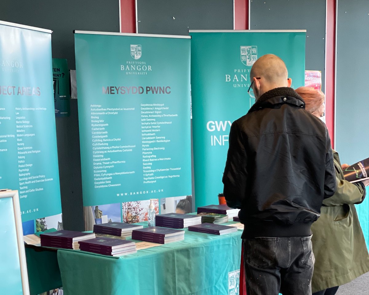 Dewch i weld ni yn ffair swyddi Cymraeg heddiw yn PL2. Mi fyddem ar stondin y brifysgol yn sgwrsio am eich opsiynau ôl-raddedig.