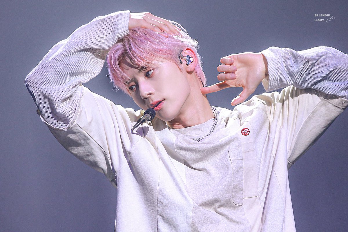 splendid_light's tweet photo. ✨
➖            
240310 🐱🌸💖 #황민현 
#HWANGMINHYUN #너를비출게 https://t.co/r8hAChVqGi