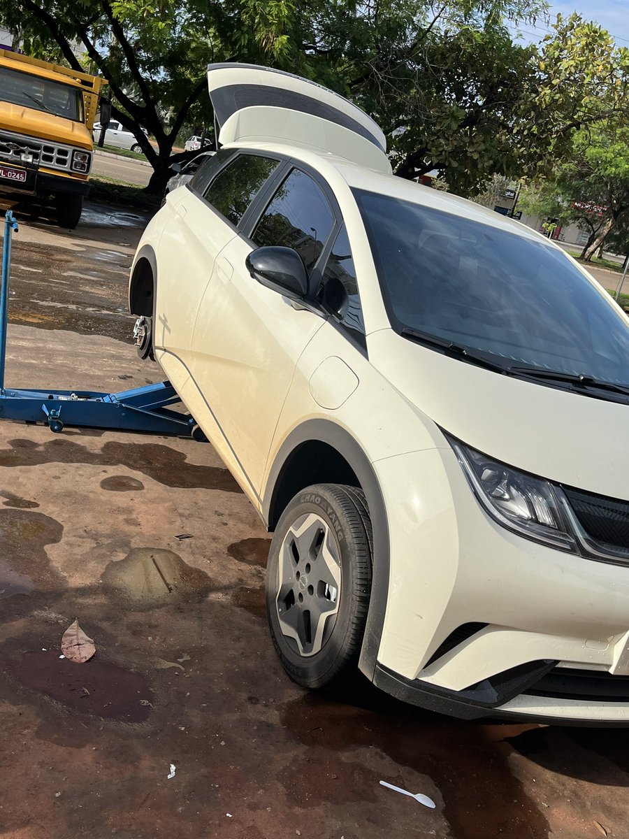 Da gasolina estou livre, mas dos buracos não… tentando salvar o pneu novo