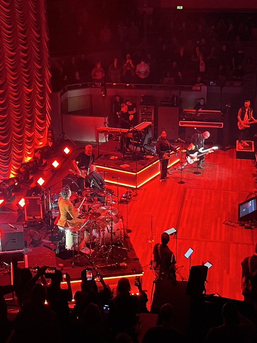 philipbrand's tweet photo. Enjoyed an amazing concert by @rickastley and band in @TiVre_Utrecht What a voice that man has! What beautiful songs! What energy! Thank you Rick and my friend @jbpot for the invitation. #sweetmemories #eightees https://t.co/0fRImr1Z76