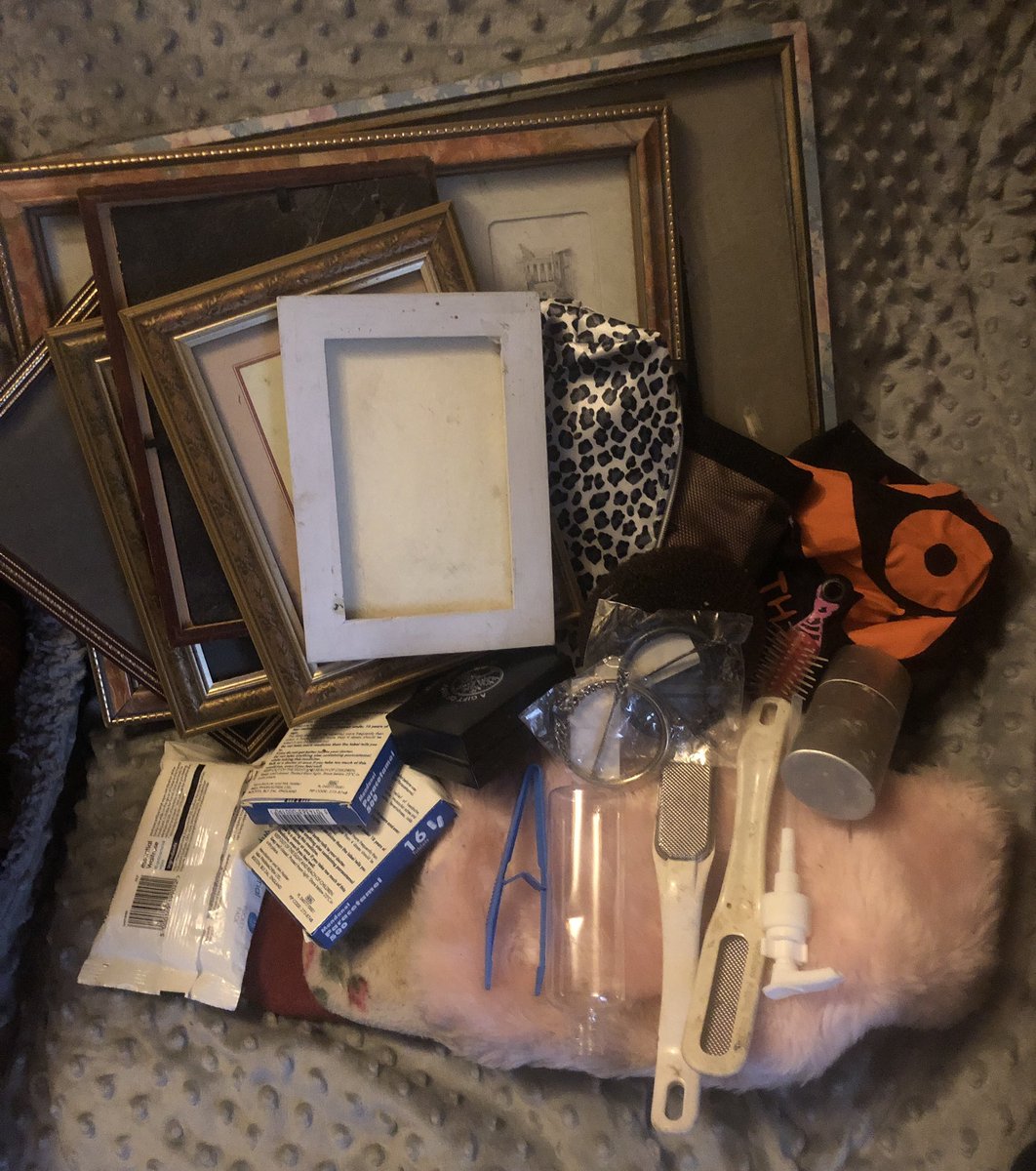 TubbyBats's tweet photo. #40DaysofLentChallenge #Lent #declutteringchallenge #40days days 29. Most of this junk went in the rubbish. The house is looking so much better in the completed areas. I can really see the difference this year. https://t.co/TE4MNqsunZ