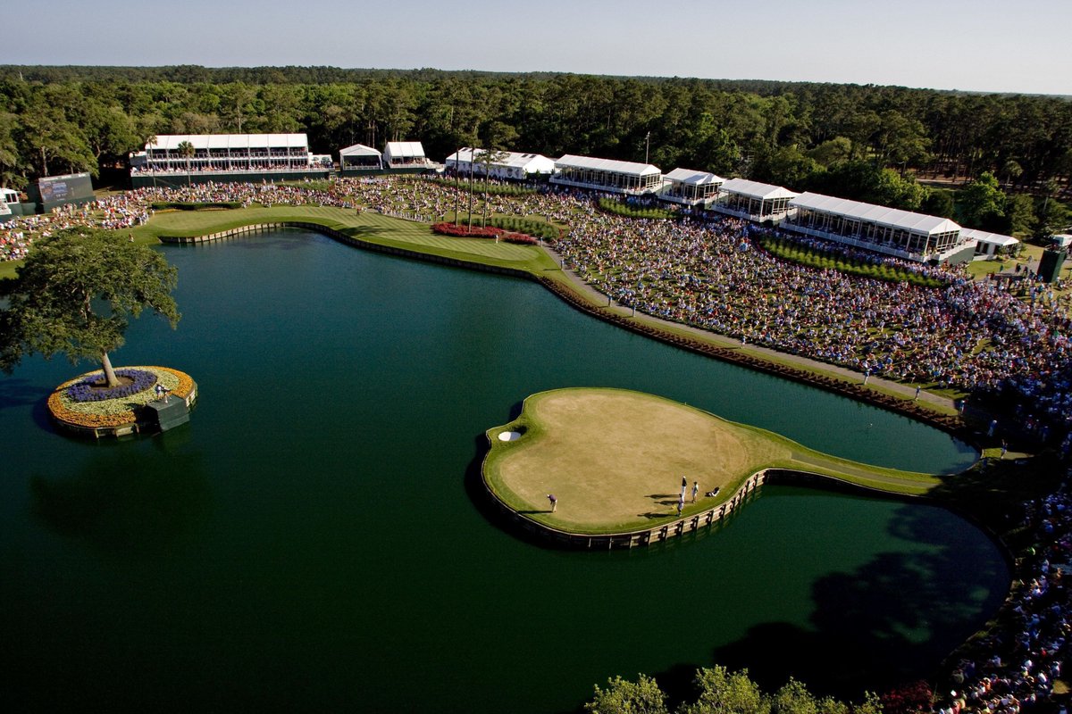 One of the most famous holes in world golf. The 17th at TPC Sawgrass, Florida.
The PGA Tour is back there this weekend, along with the crowds and the noise!

buff.ly/3lFfkWx 

#holdyournerve #tpcsawgrass #golftravel