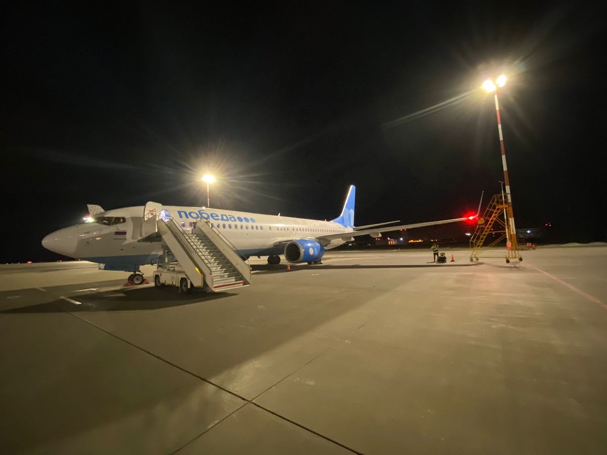 FlightModeblog's tweet image. Mar. 8, #Pobeda Boeing 737-800 (RA-73229) sustained minor damage after the vehicle collided with its left split scimitar winglet while the aircraft was parked at St. Petersburg, #Russia 🇷🇺, and preparing for a flight to Novosibirsk.

📷©North-Western Transport Prosecutor's Office