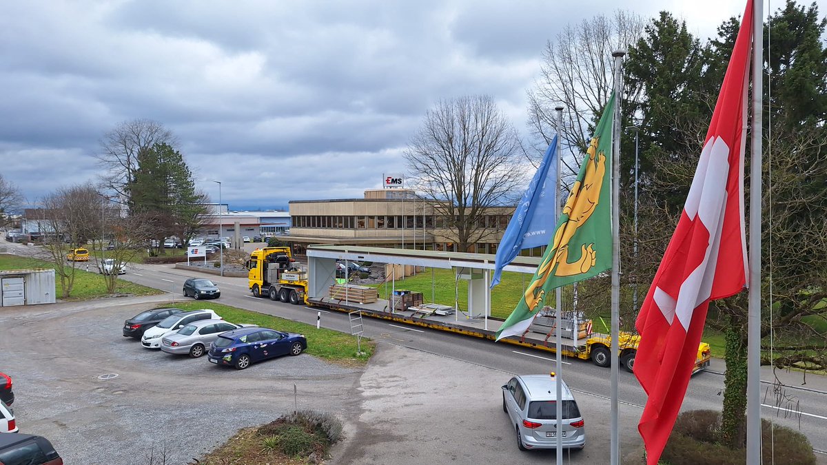 DianaGutjahr1's tweet photo. Und schon wieder verlässt uns ein Shopgebäude. Wir wünschen eine sichere und unfallfreie - zweitägige - Reise in Richtung Wallis. Geplant und produziert durch unser engagiertes EFAG Team - in unseren Werkhallen in Romanshorn. #handwerk #ernstfischerag https://t.co/k1GJiysc4P