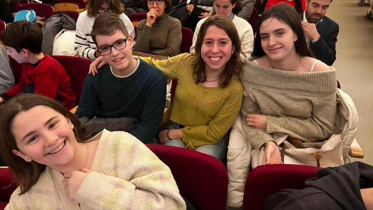 FEPSantRamon's tweet photo. Ahir alumnat de 2n i 3r d'ESO va participar al concurs de lectura en veu alta #FSRhumanitats #aprendreesdivertit #participem https://t.co/10kS39DoTk