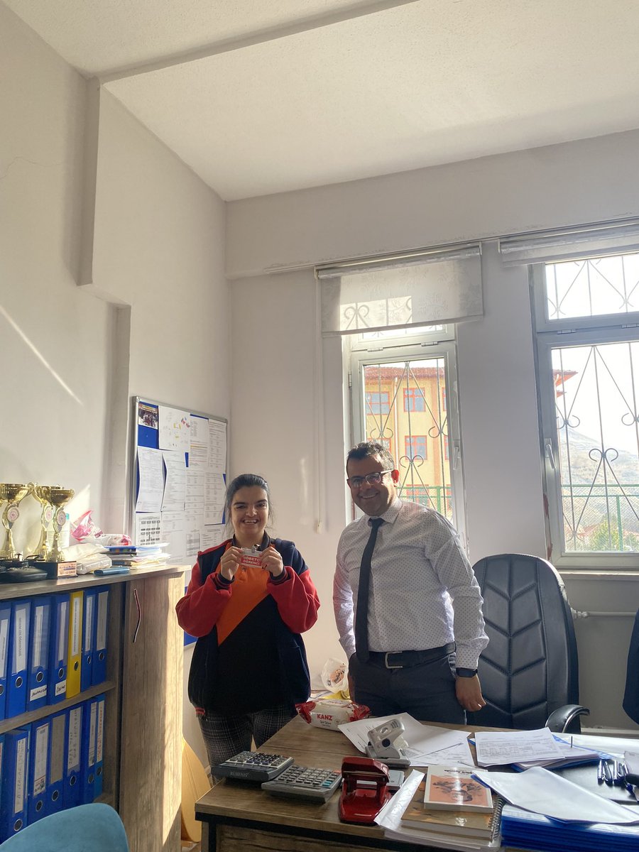 Özel Eğitim  Öğrencimiz Meltem bugün okul nöbetçi öğrencimizdi ve bizlere çok yardımcı oldu Meltem öğrencimize çok teşekkür ediyoruz.İyi ki var <a href="/Yusuf__Tekin/">Yusuf Tekin</a> <a href="/sivasvaliligi/">Sivas Valiliği</a> <a href="/sivasmem/">Sivas Millî Eğitim Müdürlüğü</a> <a href="/necatiyener_/">Necati YENER</a> <a href="/gurunkaymakam/">Gürün Kaymakamlığı</a> <a href="/GurunMEM/">Gürün İlçe Millî Eğitim Müdürlüğü</a> <a href="/MMuharrem_Demir/">Muharrem DEMİR</a>