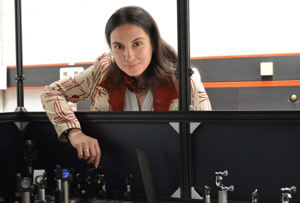 Nahid Talebi #PhysikerinderWoche - @TalebiNahid is an Iranian/German physicist at the @kieluni who focuses her research on nanooptics.... @BMBF_Bund #womeninscience #womeninphysics #physikerin 👩‍💻👉 dpg-physik.de/vereinigungen/…