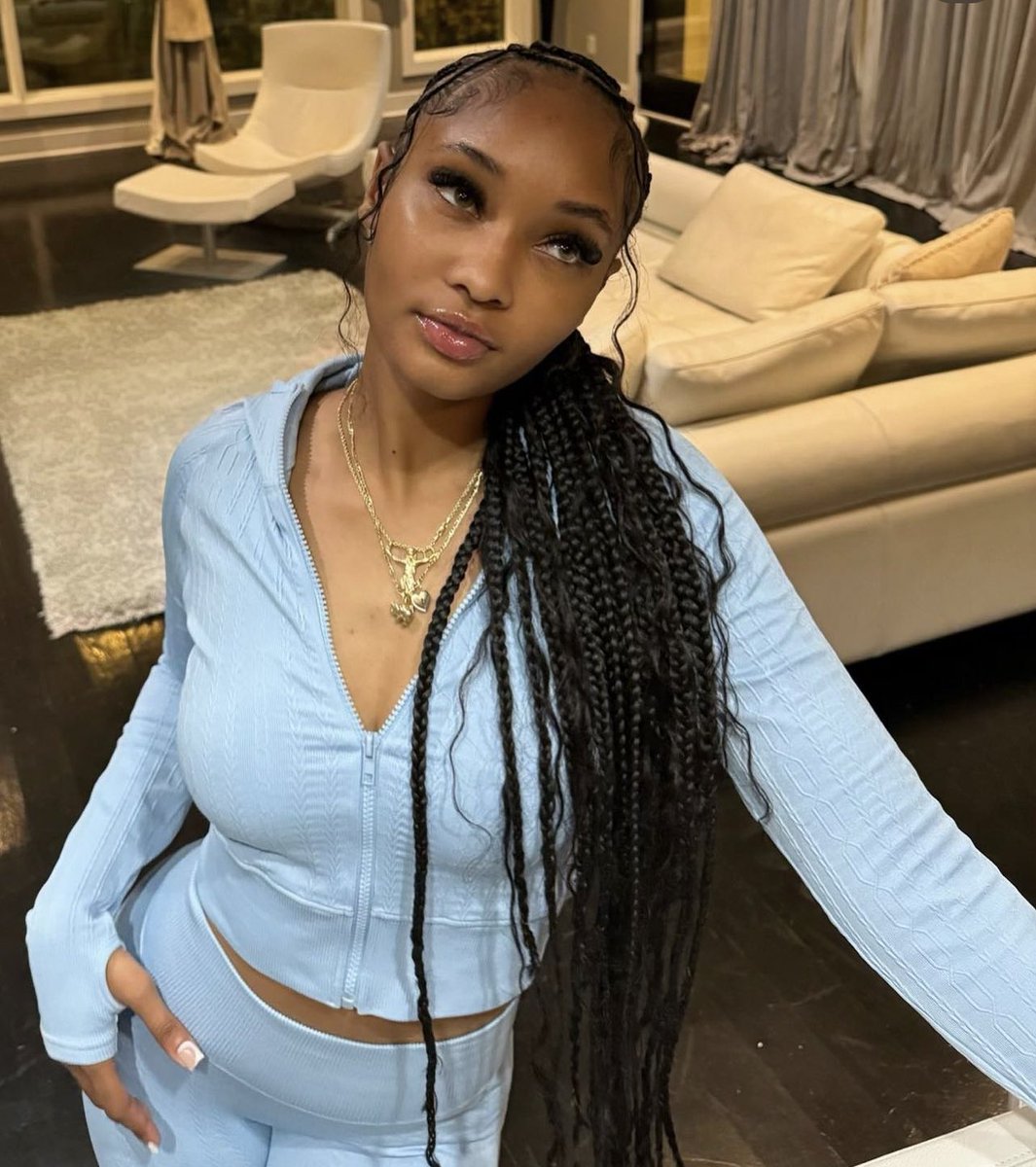 edriannaa's tweet photo. aw booski, you don’t know me too well  . it never gave bumpy . and i wear makeup for fun . you could never gag this face card i PROMISE YOU😂😂 MUAH the original bare face IT GIRL! thankkku . https://t.co/RfqxxSClWl