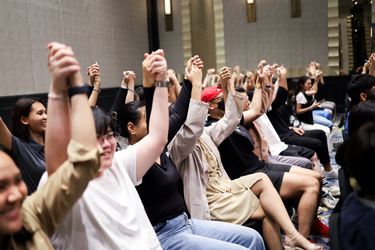 prmlagency's tweet photo. Primal reunited!

Our 1st town hall in 9 years celebrated wins, set ambitious goals &amp; solidified our values. 

150 strong, we're on a mission to be the industry's best.  Join us &amp; be part of something bigger! #Primal #ThePrimalTribe https://t.co/v2MkwSZIrE