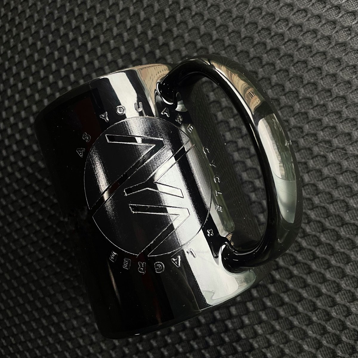 CustomAny_com's tweet image. 𝐂𝐋𝐎𝐒𝐄𝐔𝐏: How black UV DTF transfer stickers look on black mugs?
Sleek and luxury in every detail! ✨

Order yours at: 👉customany.com/product/transf…

#uvdtfsticker #transferstickers #customstickers #customany