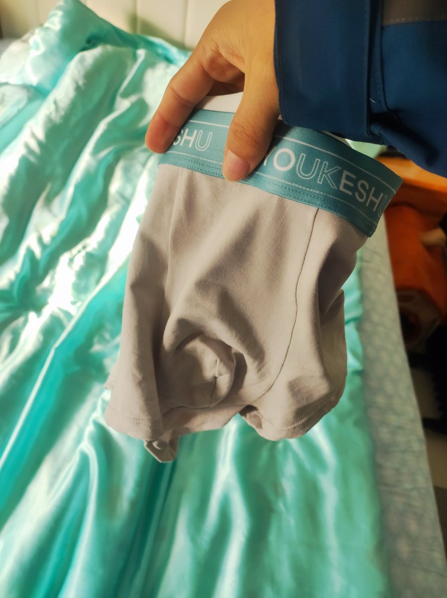 ullifick's tweet photo. 楼上飘下来的，看旁边没有���赶紧拿回家，猛吸😘 #内裤控 #天体 #野裸 #农牛 #丝光球裤 https://t.co/hbhehEjJkr