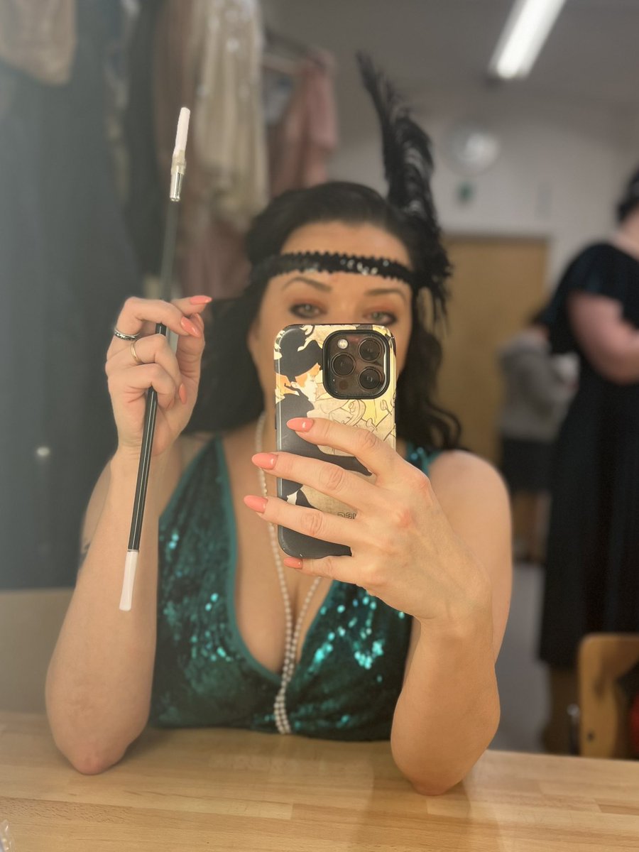 Neiti_B's tweet image. Puolivälissä mennään #latraviata #ooppera kanssa. Vielä kaksi esitystä jäljellä: huomenna ja lauantaina. Täysille tai lähes täysille katsomoille on saatu laulaa, ja @tamperetalo’ssakin on sentään hurjat 1800 katsomopaikkaa.