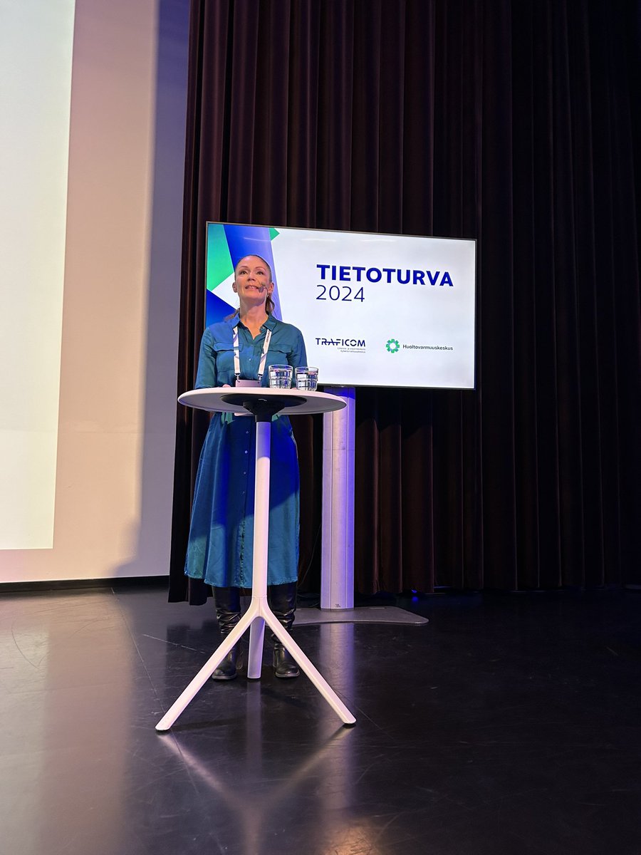 Ministeri @LuluRanne @lvmfi avaa @HVK_uutiset ja @TraficomFinland vuoden 2024 tietoturvaseminaarin. Puheenvuorossaan ministeri korosti suomalaisten yritysten ja viranomaisten yhteistyön arvoa. Tavoitteeksi Suomelle ministeri asetti ottaa edelläkävijän roolin myös 6G:ssä.