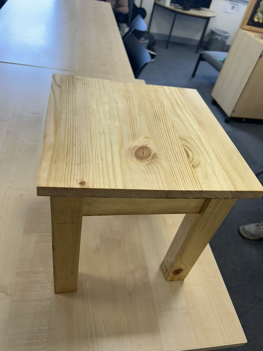 S3 pupil popped in to show his great work in @Millburn_Tech Woodwork. Fab finished piece, Scott! 👏