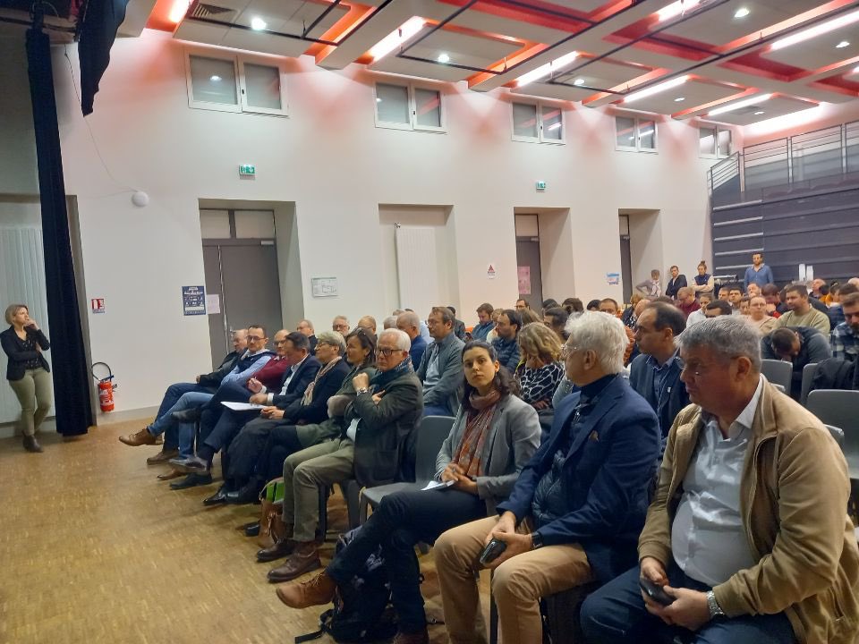 #Agriculture | Retour en images sur l’Assemblée générale des <a href="/JeunesAgri26/">JA26</a> à laquelle a assisté Véronique Simonin, sous-préfète de Die  

les thèmes abordés 

➡️ travail
➡️ famille
➡️ engagement 

<a href="/Agri_Gouv/">Ministère Agriculture et Souveraineté alimentaire</a>