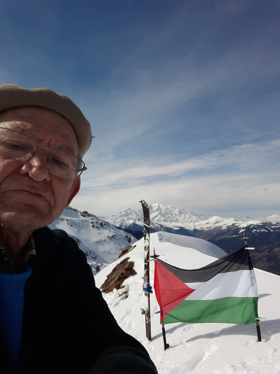 racmess's tweet photo. Bonjour et bonne journée 👋
                           ***
                           ***
Ce  vendredi matin 8 mars 2024 (pour l'AFPS Albertville). 

Marc 80 ans, est  monté à skis à l'antécime de la Roche Pourrie, environ 2000m  d'altitude, au-dessus d'Albertville, pour planter le drapeau palestinien  dans le cadre de l'action 100 Sommets pour Gaza.
#100sommetspourgaza🇵🇸
#CeasefireNOW 🇵🇸