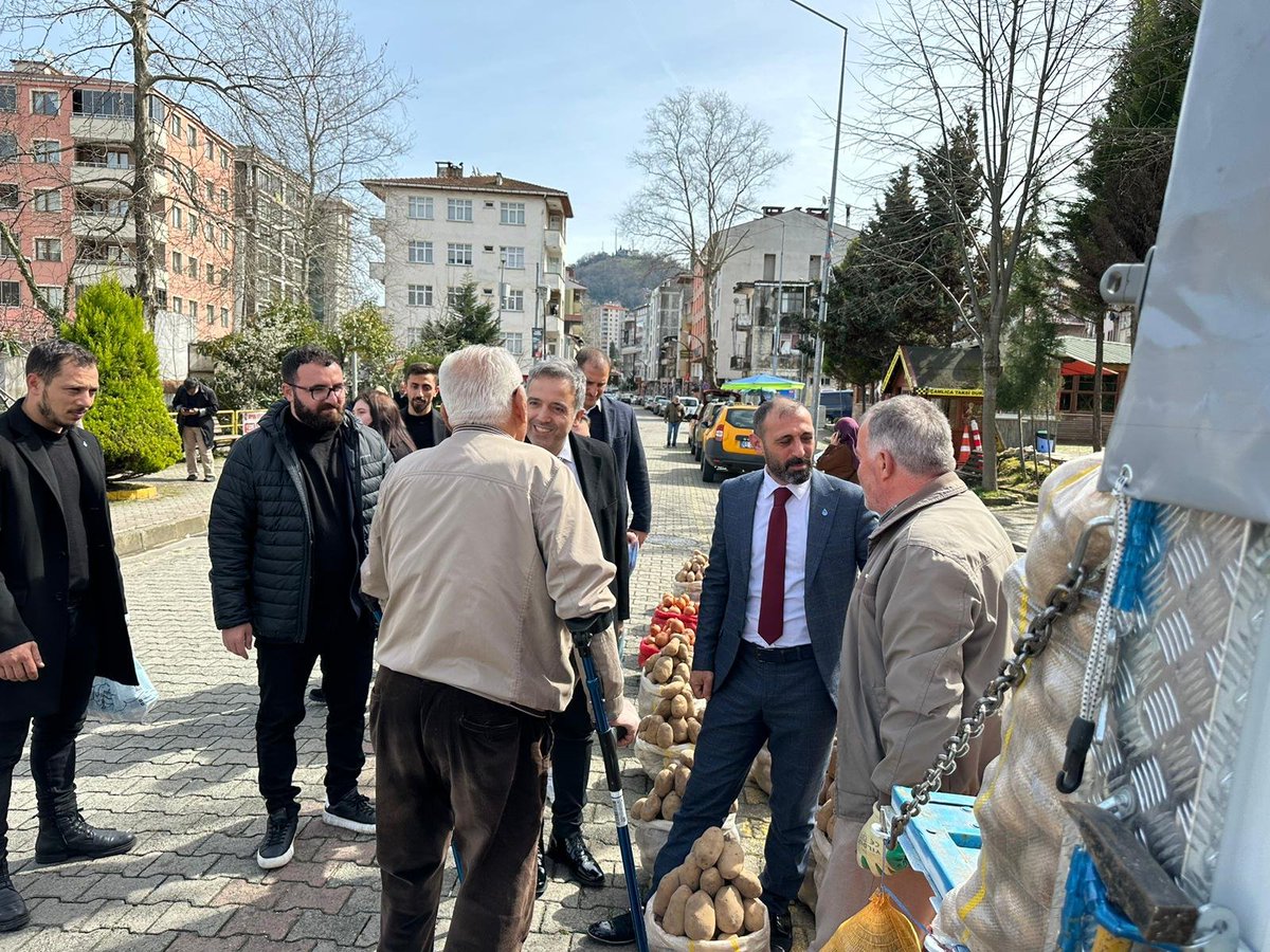 Trabzon Büyükşehir Belediye Başkan Adayımız Sayın @SELCUKKESKINTRB ve Sürmene Belediye Başkan Adayımız Mehmet Ali DUMAN ile beraber sürmene halkını ve ilçe pazar esnafını ziyaret ederek #devabelediyeceligini anlattılar.
<a href="/devapartisi/">DEVA Partisi</a> 
<a href="/alibabacan/">Ali Babacan</a> 
<a href="/surmenebelediye/">Sürmene Belediyesi</a> 
<a href="/TrabzonBelTr/">Trabzon Büyükşehir Belediyesi</a>