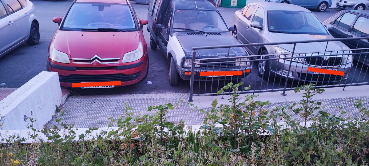gaia_76's tweet photo. Que poco civismo en #Arrayanes @aytolinares no se para que tenemos #policialocal para evitar estas cosas #vergüenza #Gobierno #Linares https://t.co/thAkeonHdk
